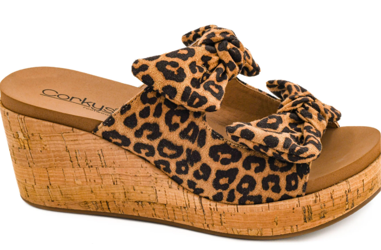 Bowed up leopard wedge