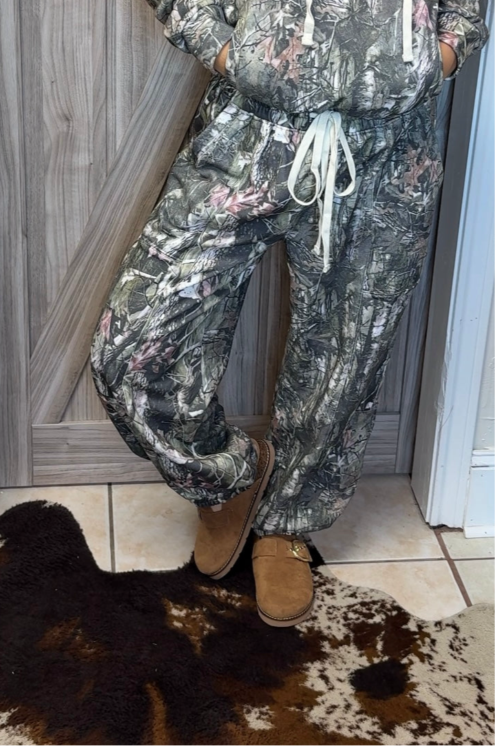 Girls Hunt Too Sweat Pants