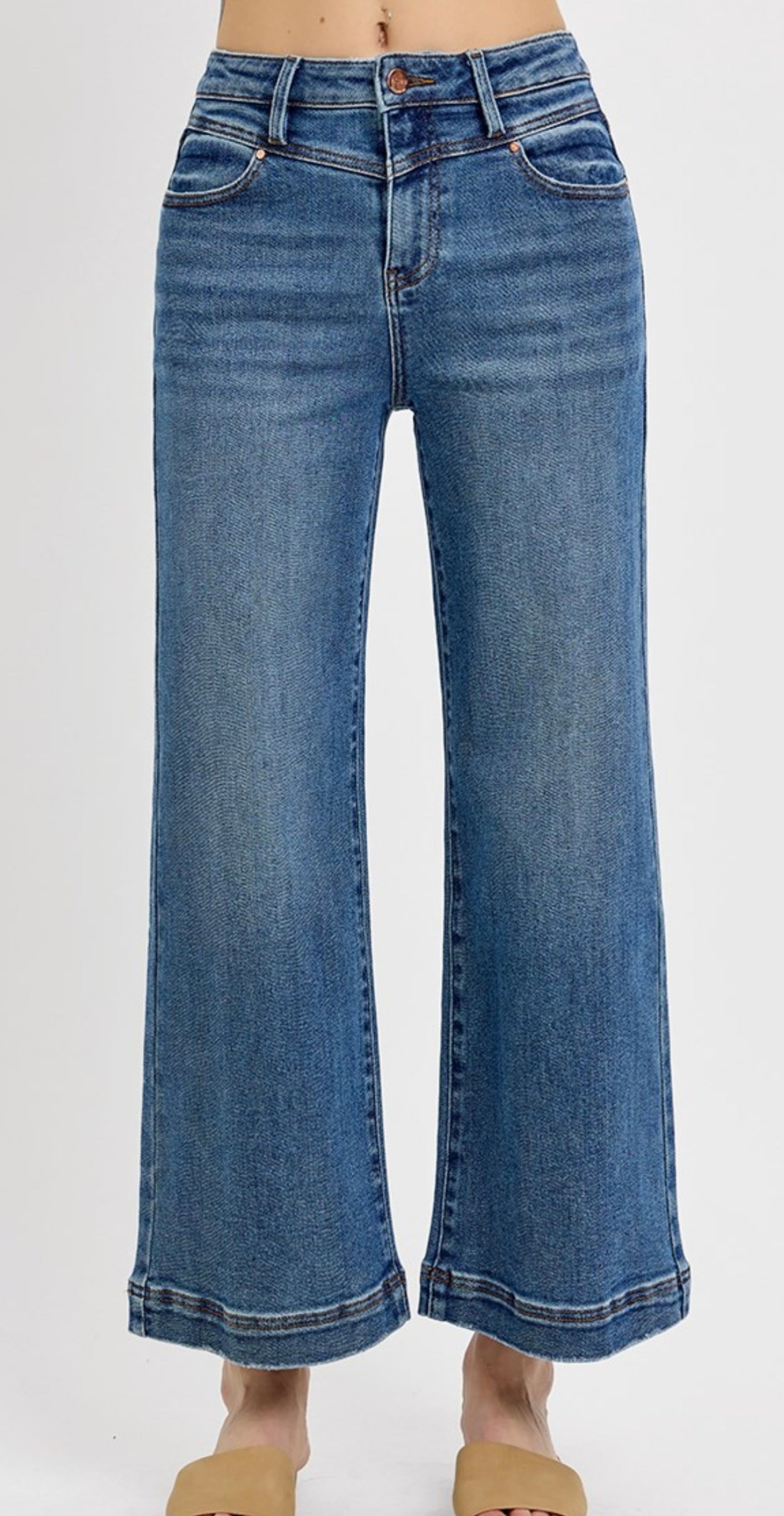 Cropped risen jeans