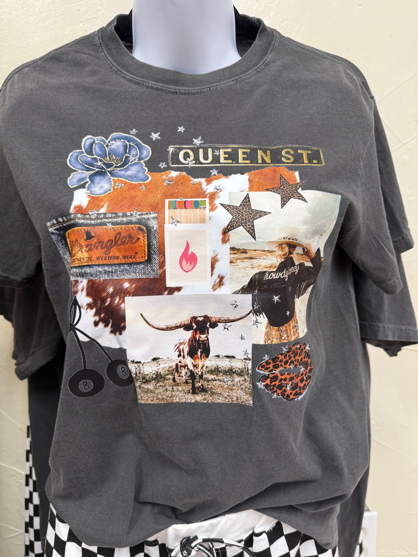 Queen of all things tee