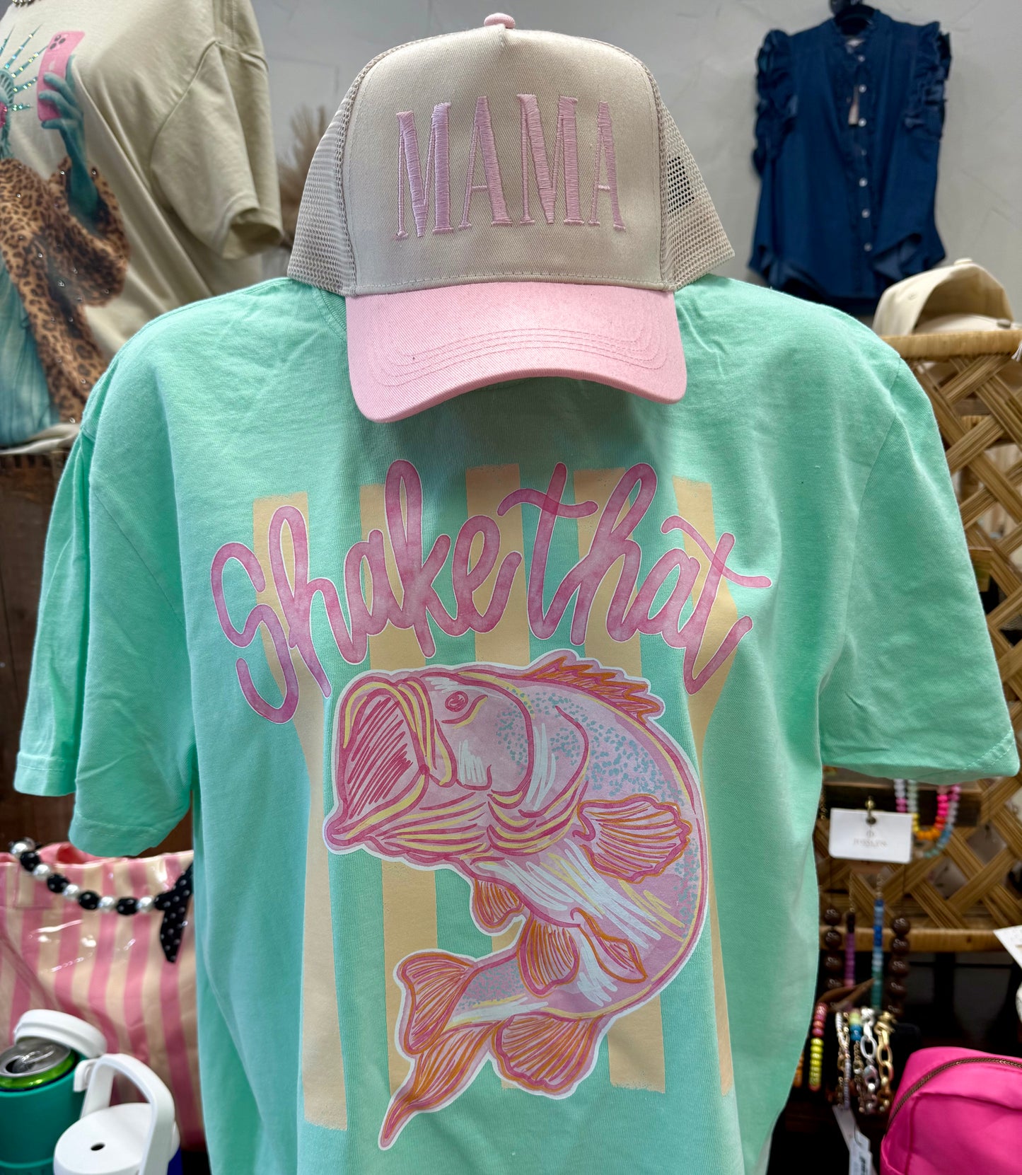 Shake that bass graphic tee